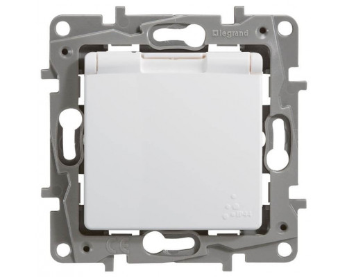 Розетка 2К+З, IP44, с откидной крышкой ETIKA, белая (672232) Розетка